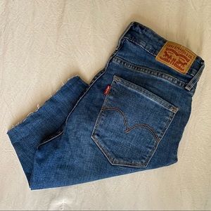LEVI’S MID THIGH SHORTS
